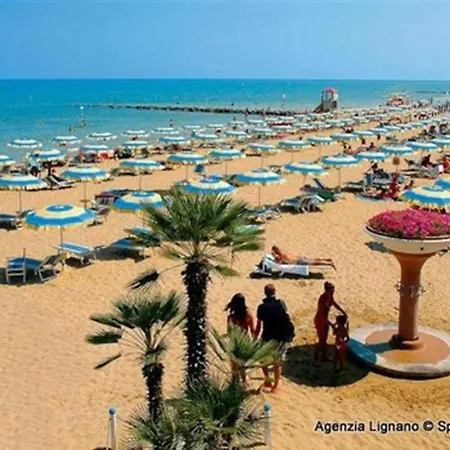 Lignano Riviera With Private Garden لينانو سابيادورو